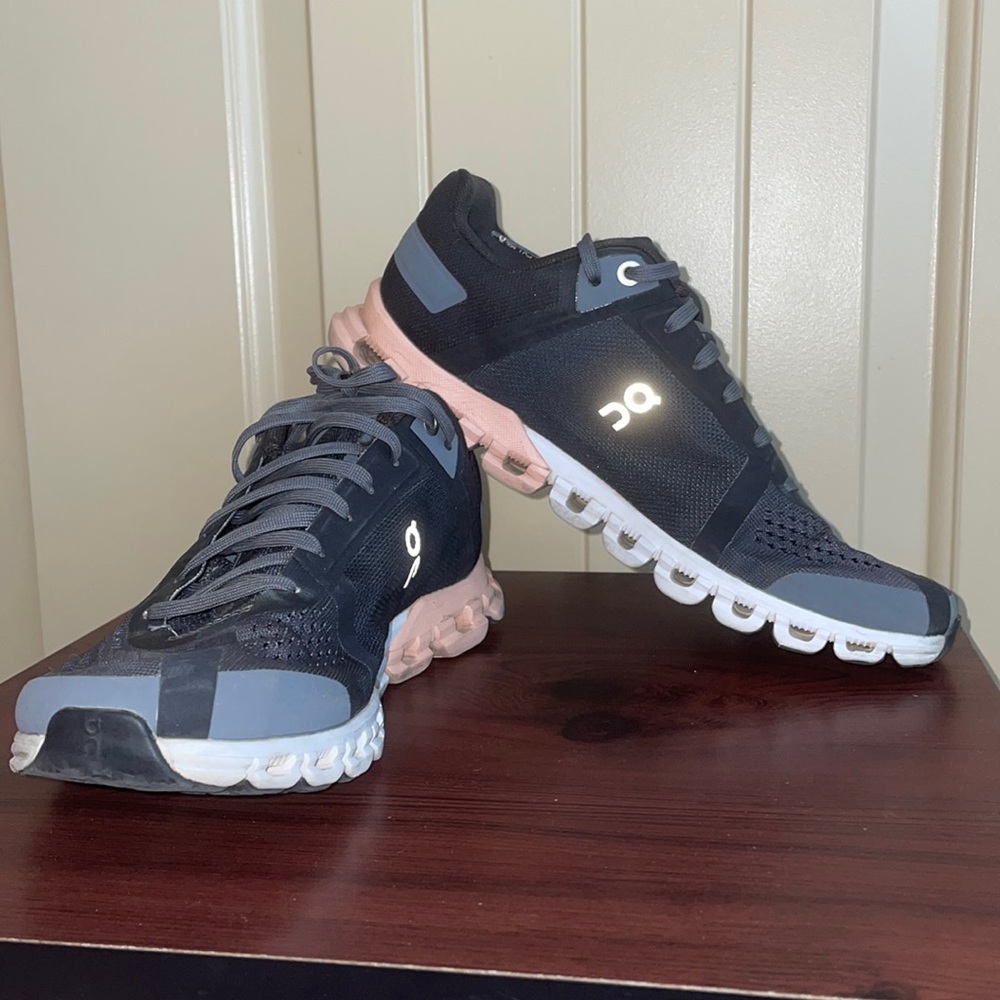 On Cloud Women’s shoes